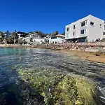 Luxury Manly Oceanfront Getaway